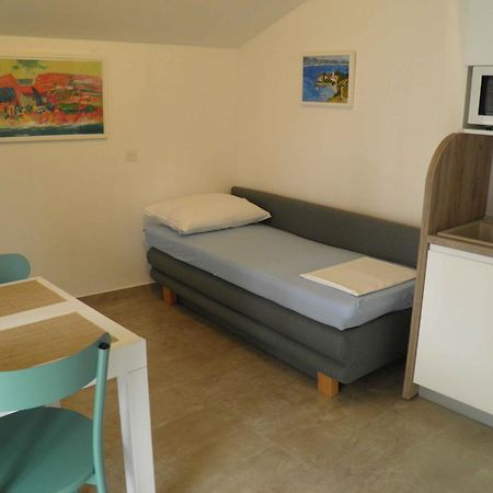 Apartments Marcic Бол Екстериор снимка