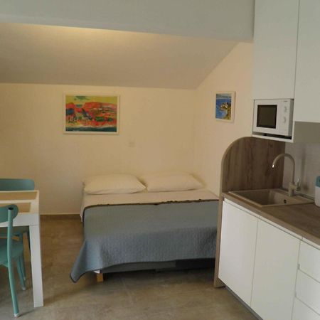 Apartments Marcic Бол Екстериор снимка