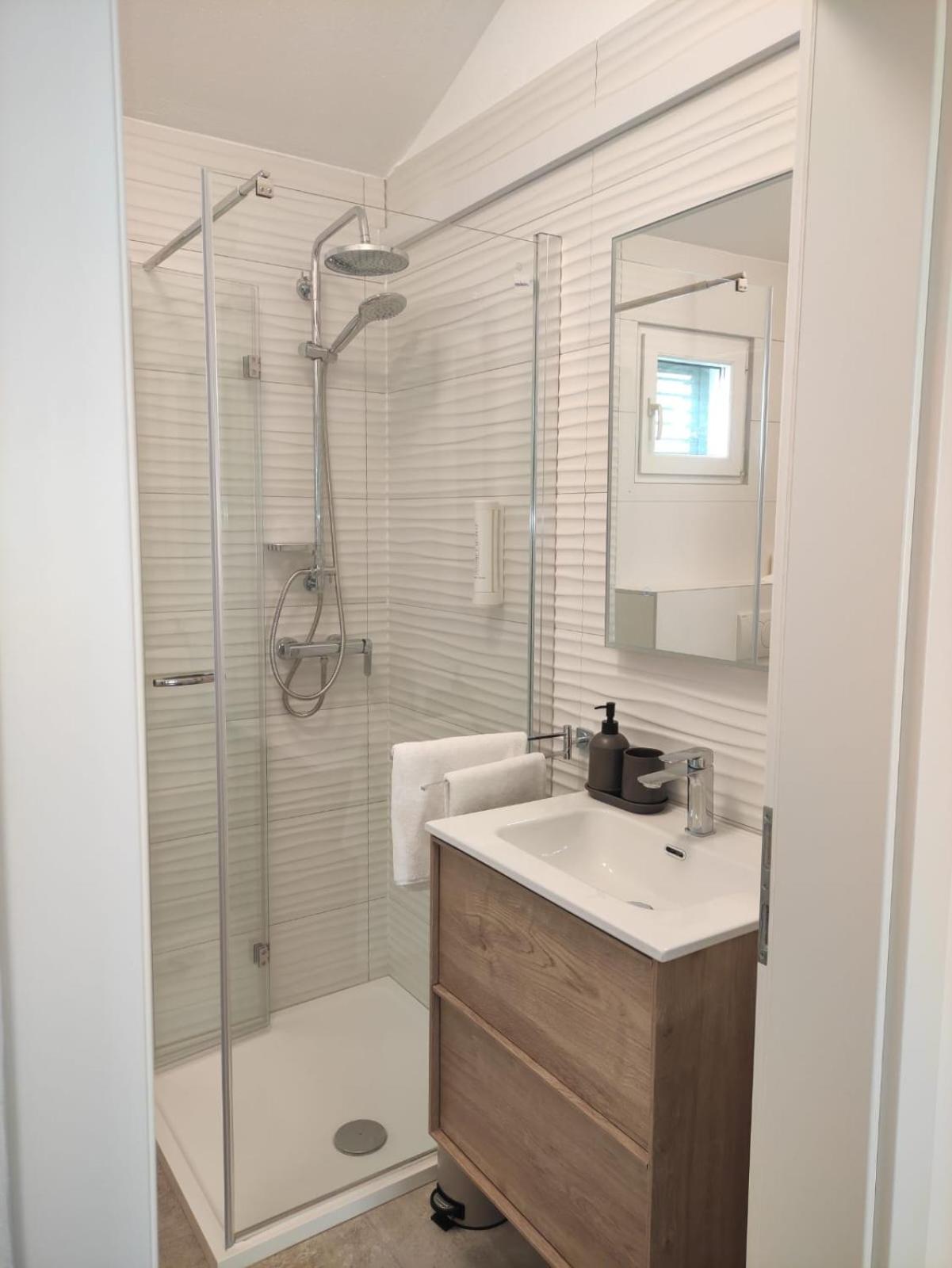 Apartments Marcic Бол Екстериор снимка