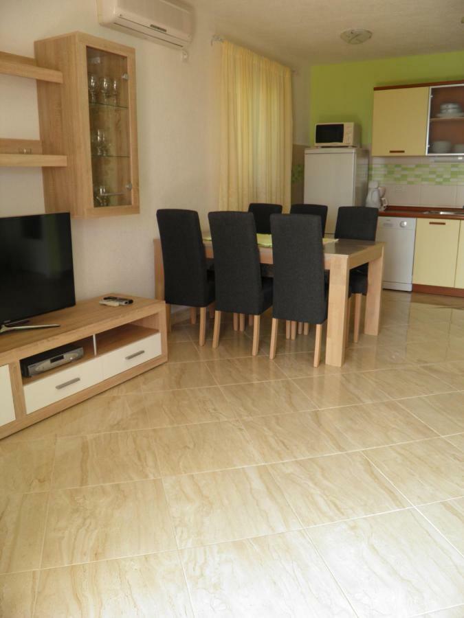 Apartments Marcic Бол Екстериор снимка