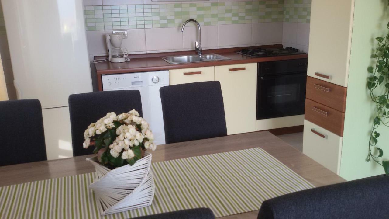 Apartments Marcic Бол Екстериор снимка