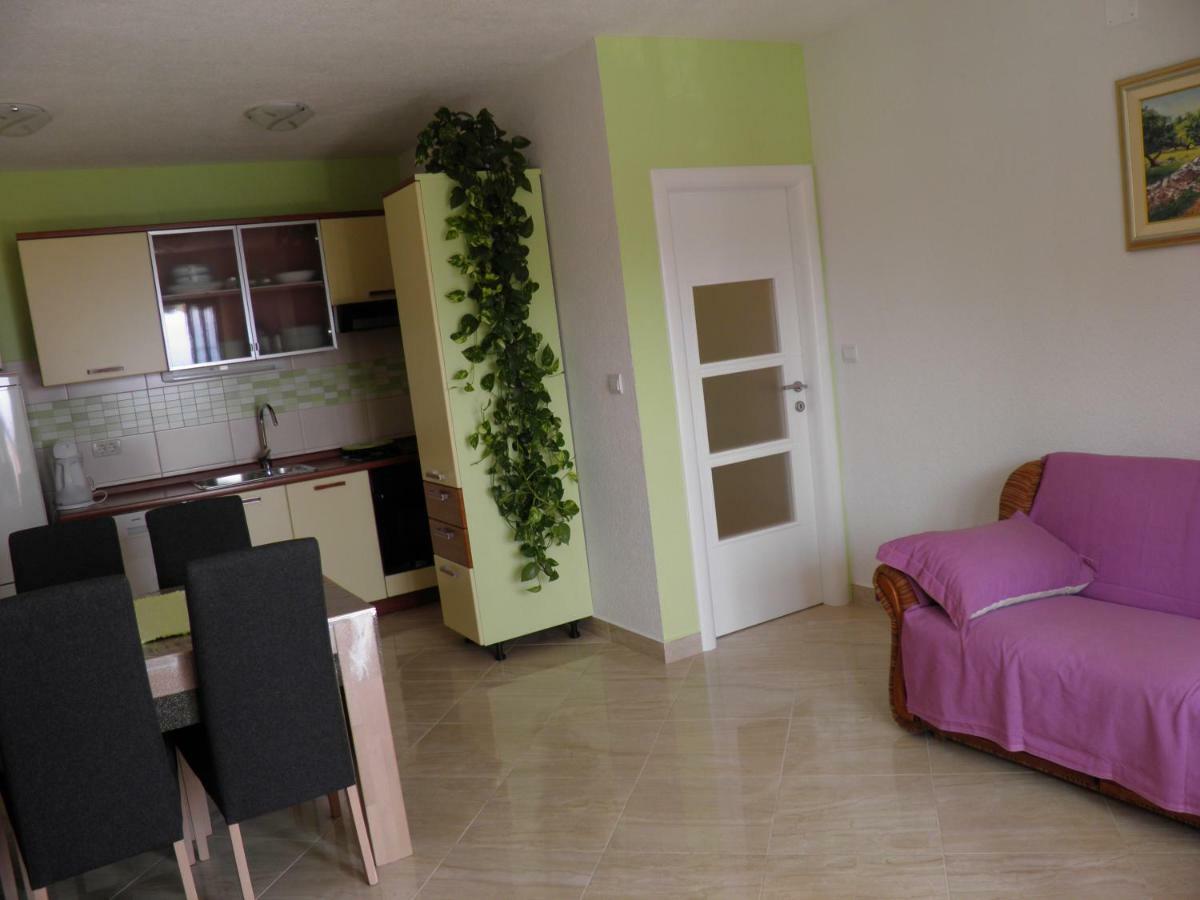 Apartments Marcic Бол Екстериор снимка