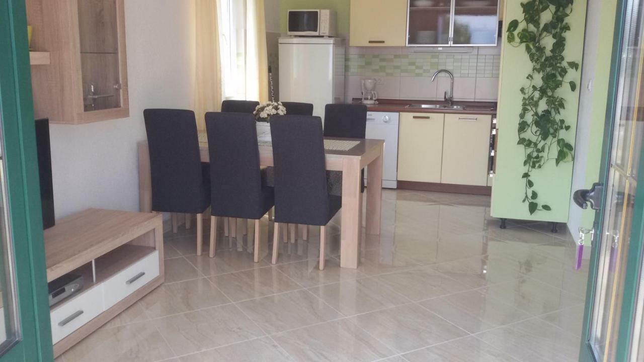 Apartments Marcic Бол Екстериор снимка