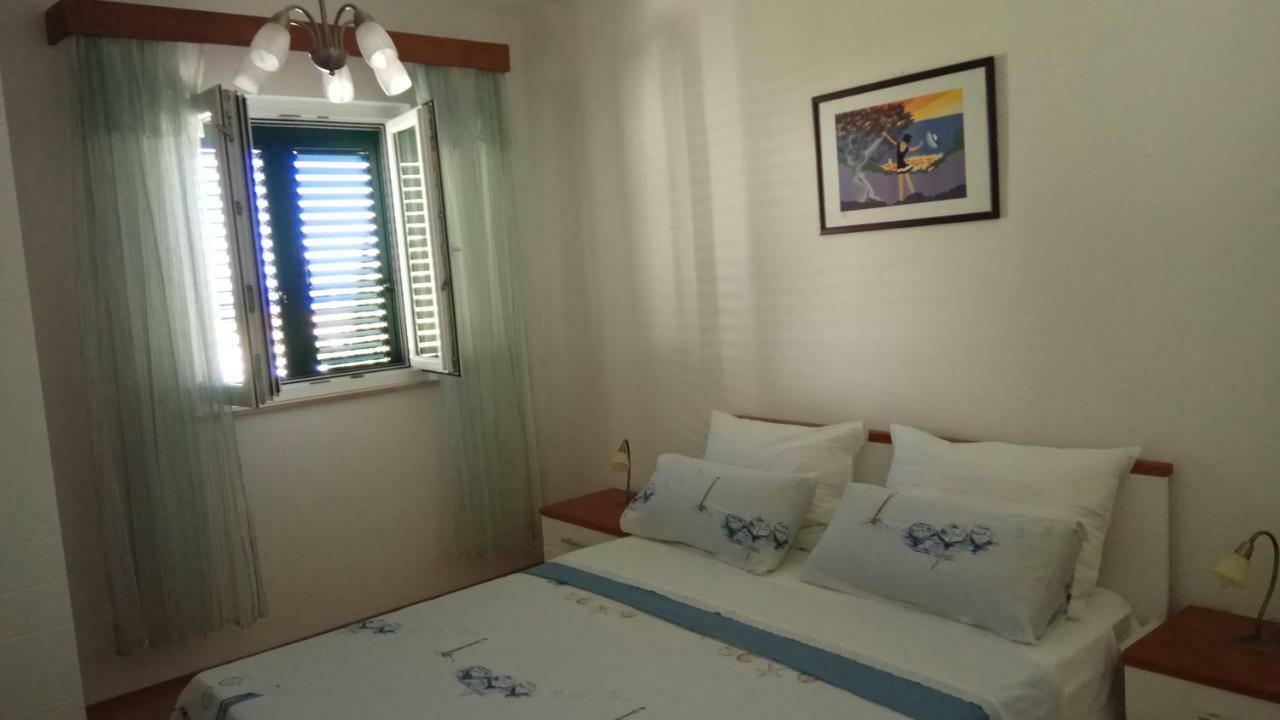 Apartments Marcic Бол Екстериор снимка