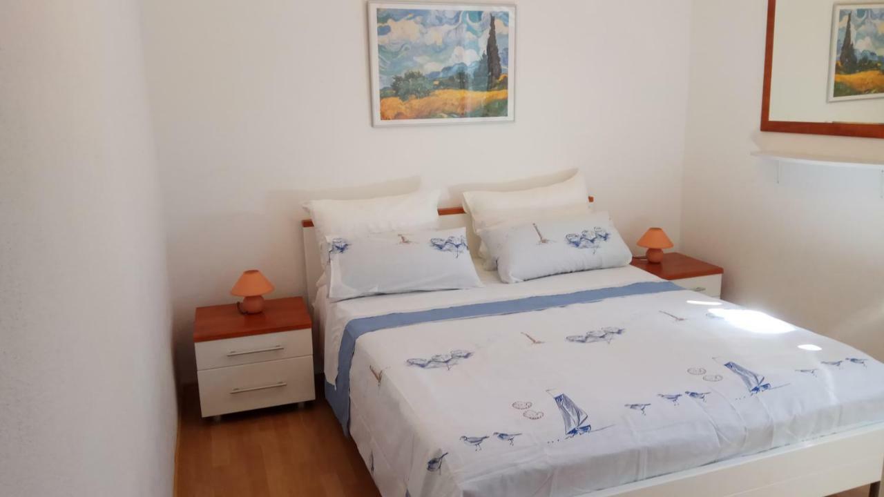 Apartments Marcic Бол Екстериор снимка