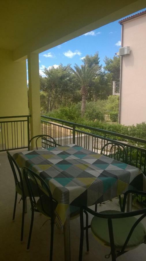 Apartments Marcic Бол Екстериор снимка