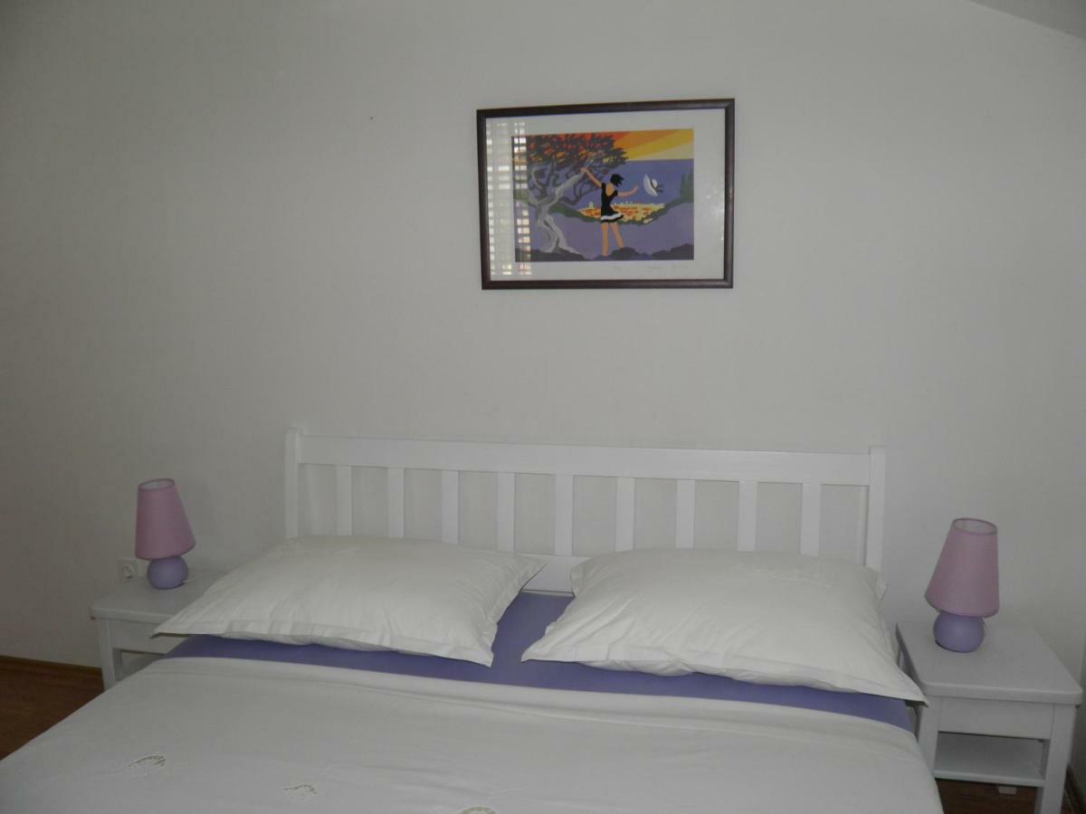 Apartments Marcic Бол Екстериор снимка