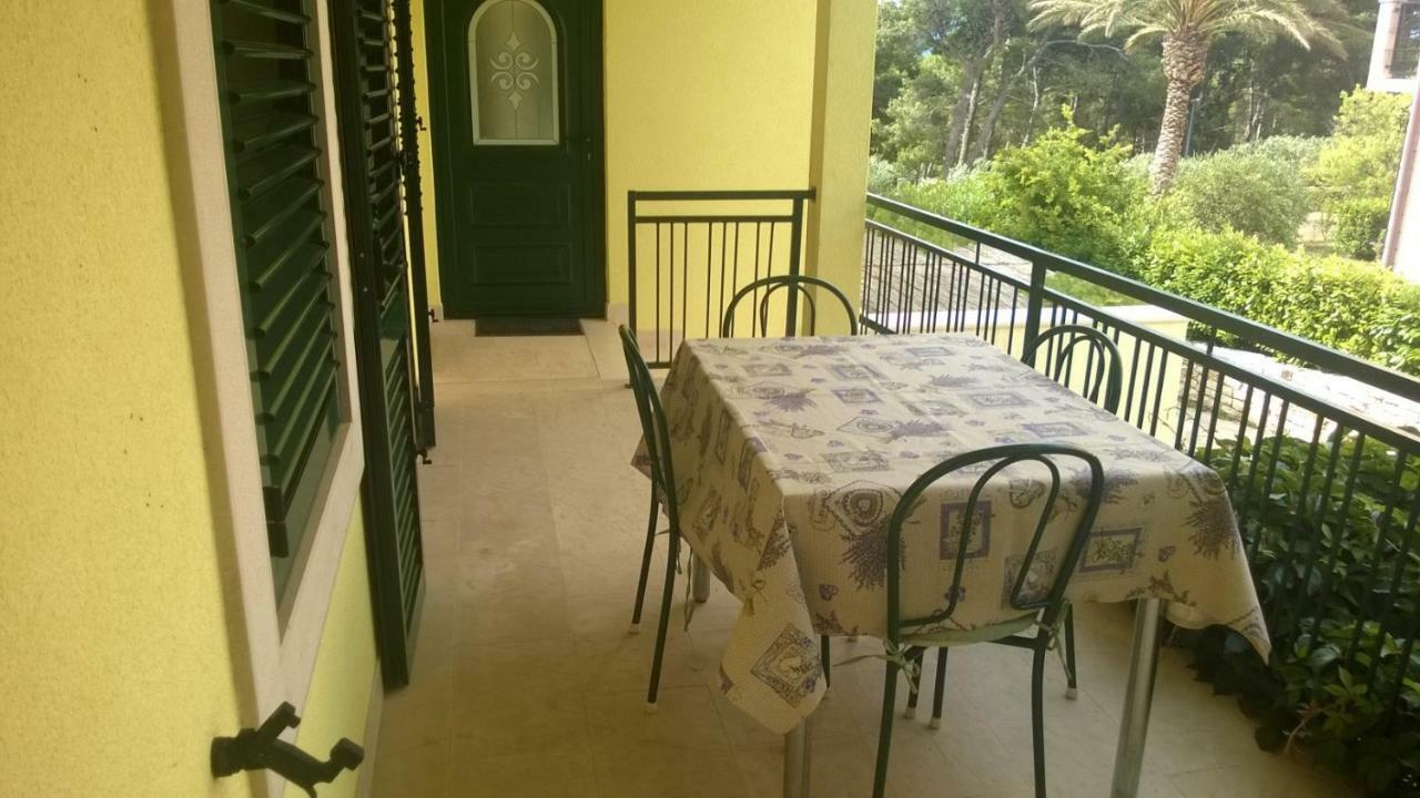 Apartments Marcic Бол Екстериор снимка
